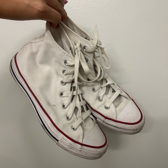 White converse - Picture 1 of 8